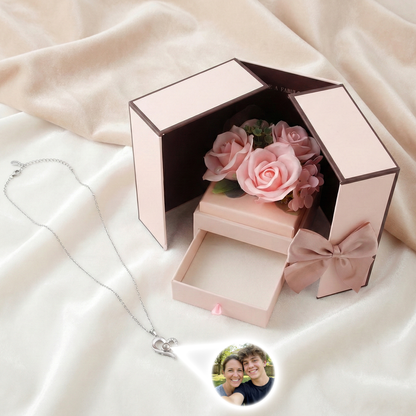 Eternal Flower Necklace for Mom – The Symbol of Unending Love & Gratitude