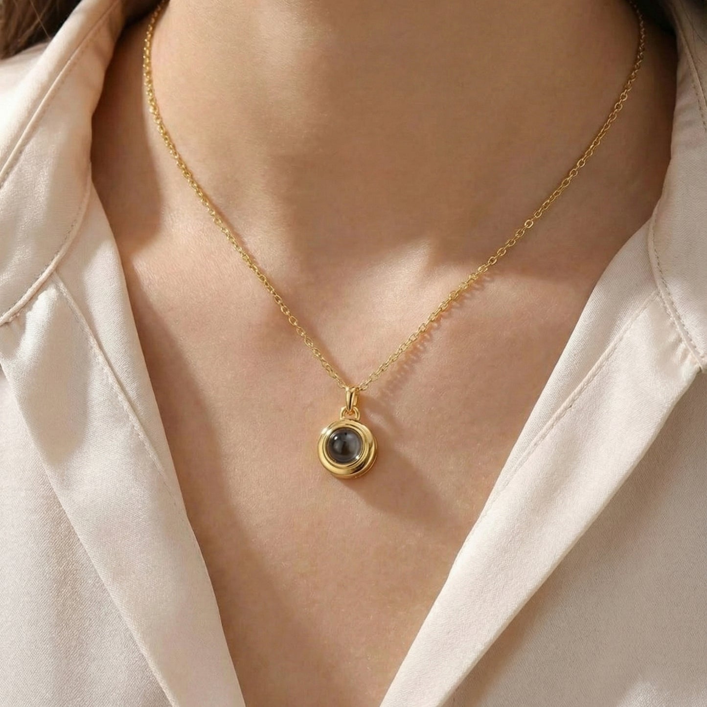 Personalized Circle Photo Projection Necklace – Custom Picture Jewelry Gift for Her, Mom & Wife