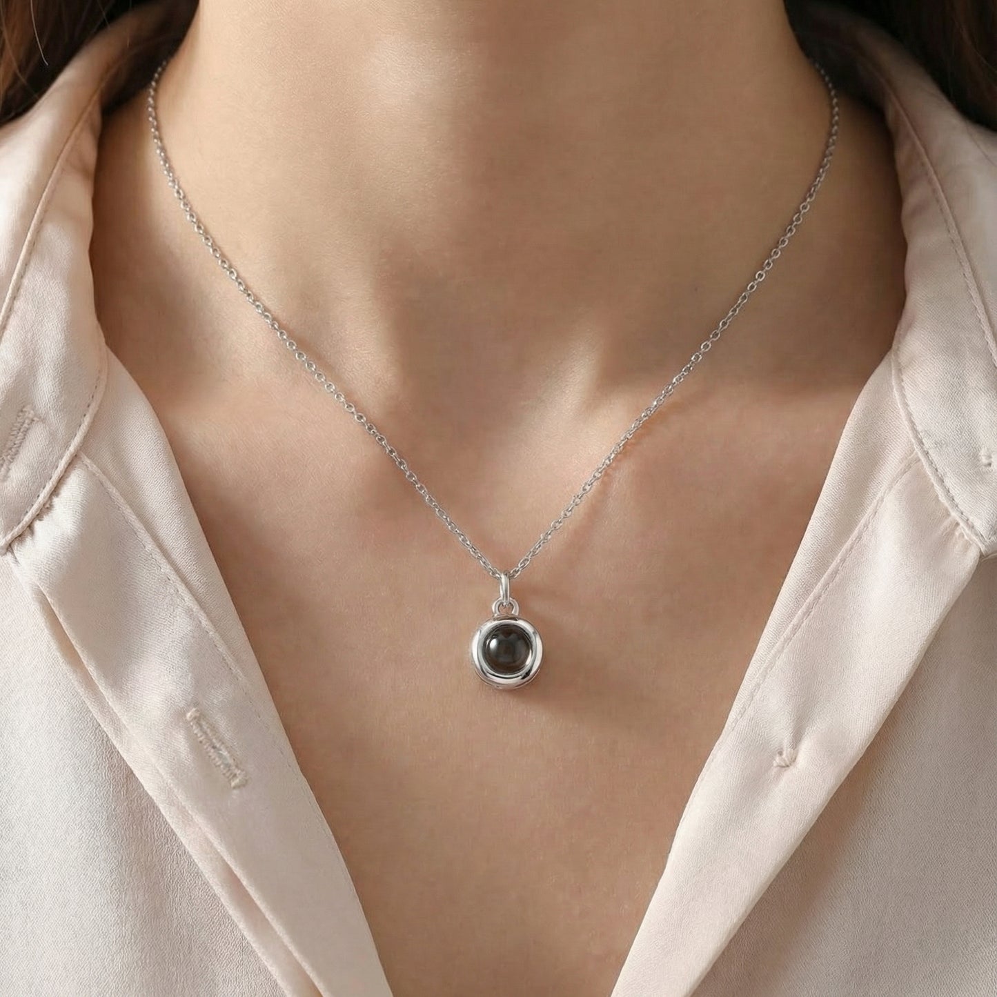 Personalized Circle Photo Projection Necklace – Custom Picture Jewelry Gift for Her, Mom & Wife